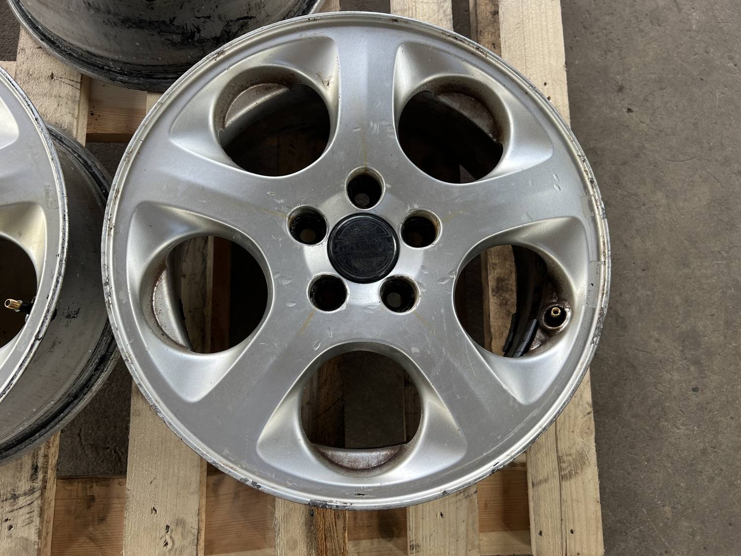 Lietais disks - vieglmetāla priekš VOLVO V70 2003 GREY 10 Lietais disks - vieglmetāla priekš VOLVO V70 2003 GREY