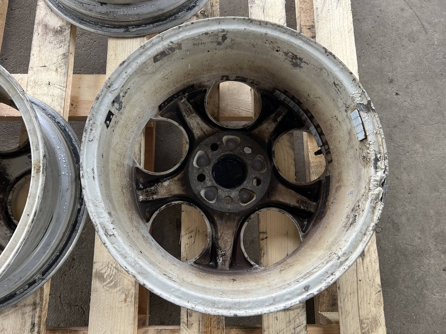 Lietais disks - vieglmetāla priekš VOLVO V70 2003 GREY 4 Lietais disks - vieglmetāla priekš VOLVO V70 2003 GREY