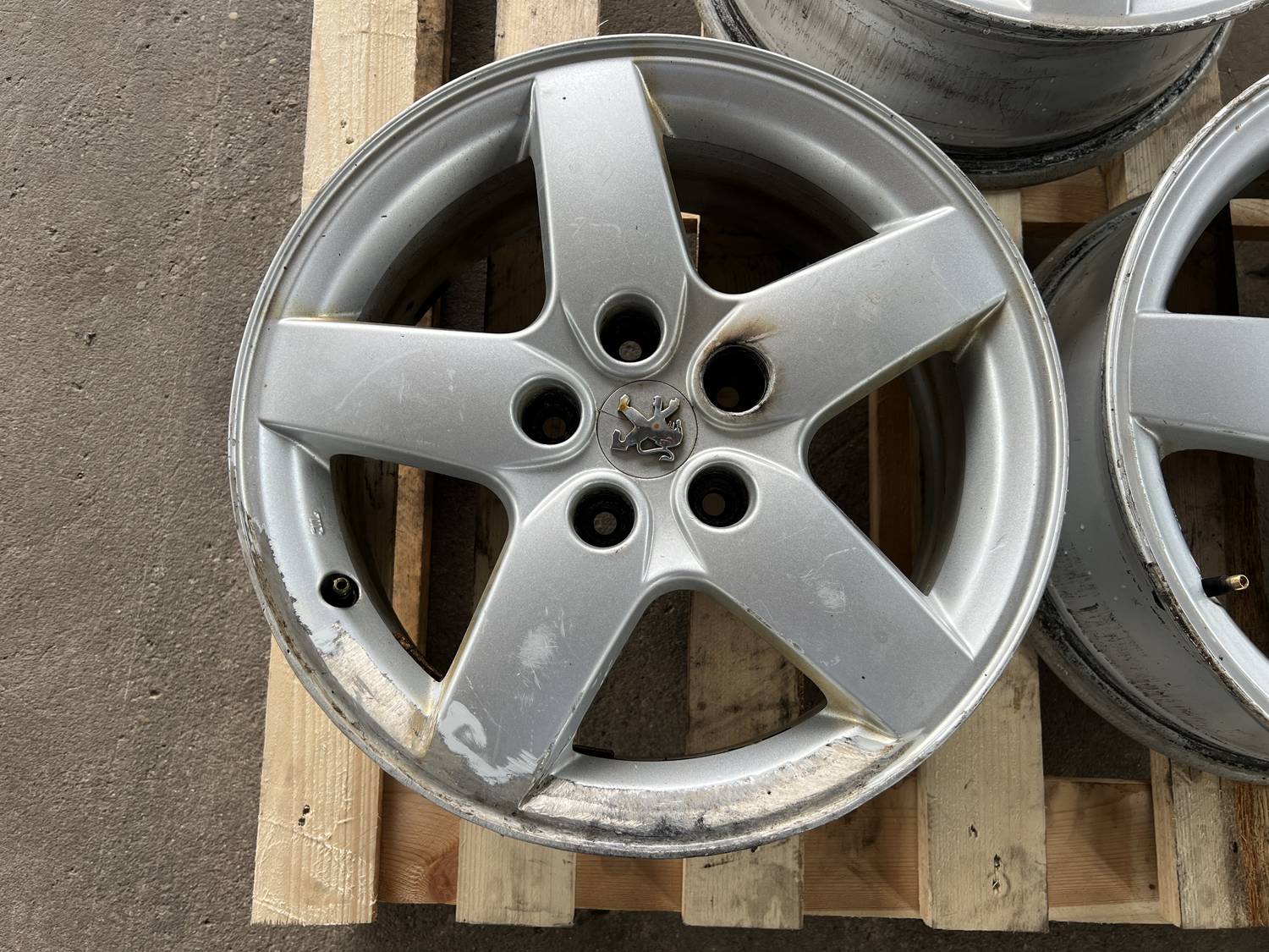 Lietais disks - vieglmetāla priekš PEUGEOT 407 2006 2 Lietais disks - vieglmetāla priekš PEUGEOT 407 2006