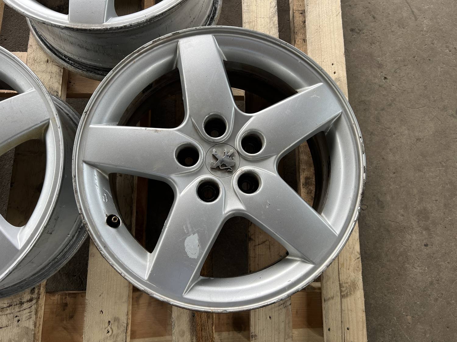 Lietais disks - vieglmetāla priekš PEUGEOT 407 2006 10 Lietais disks - vieglmetāla priekš PEUGEOT 407 2006