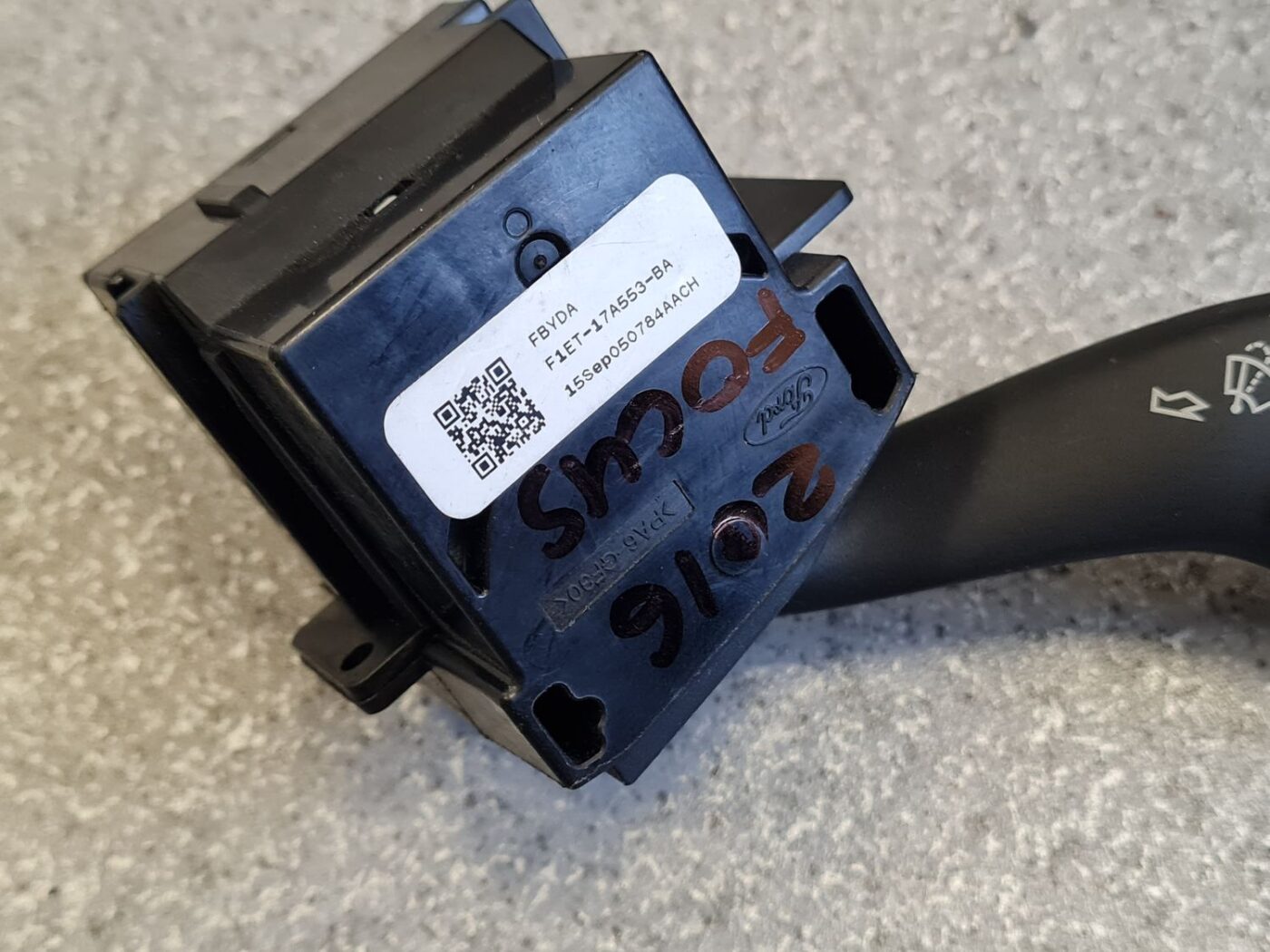 Stikla tīrītāja slēdzis priekš FORD FOCUS 2016 UNIVERSAL 5 Stikla tīrītāja slēdzis priekš FORD FOCUS 2016 UNIVERSAL