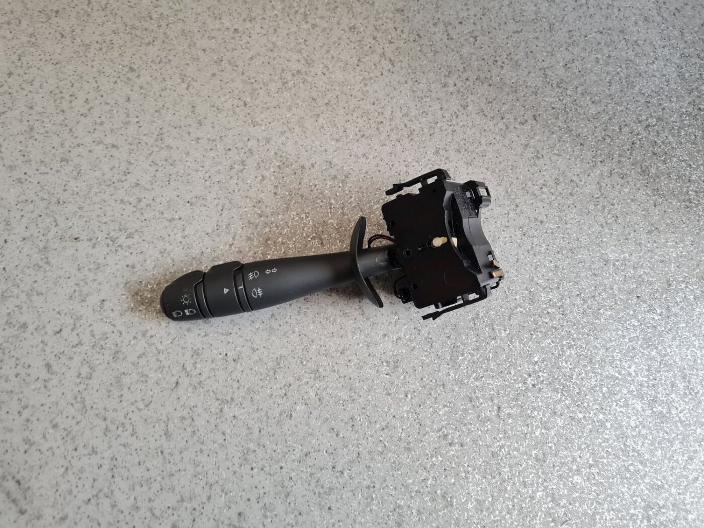 Pagrieziena rādītāju slēdzis priekš RENAULT ESPACE IV 2006 1 Pagrieziena rādītāju slēdzis priekš RENAULT ESPACE IV 2006