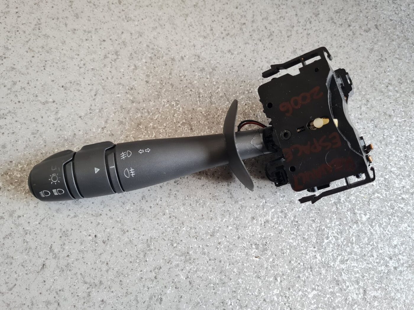 Pagrieziena rādītāju slēdzis priekš RENAULT ESPACE IV 2006 2 Pagrieziena rādītāju slēdzis priekš RENAULT ESPACE IV 2006