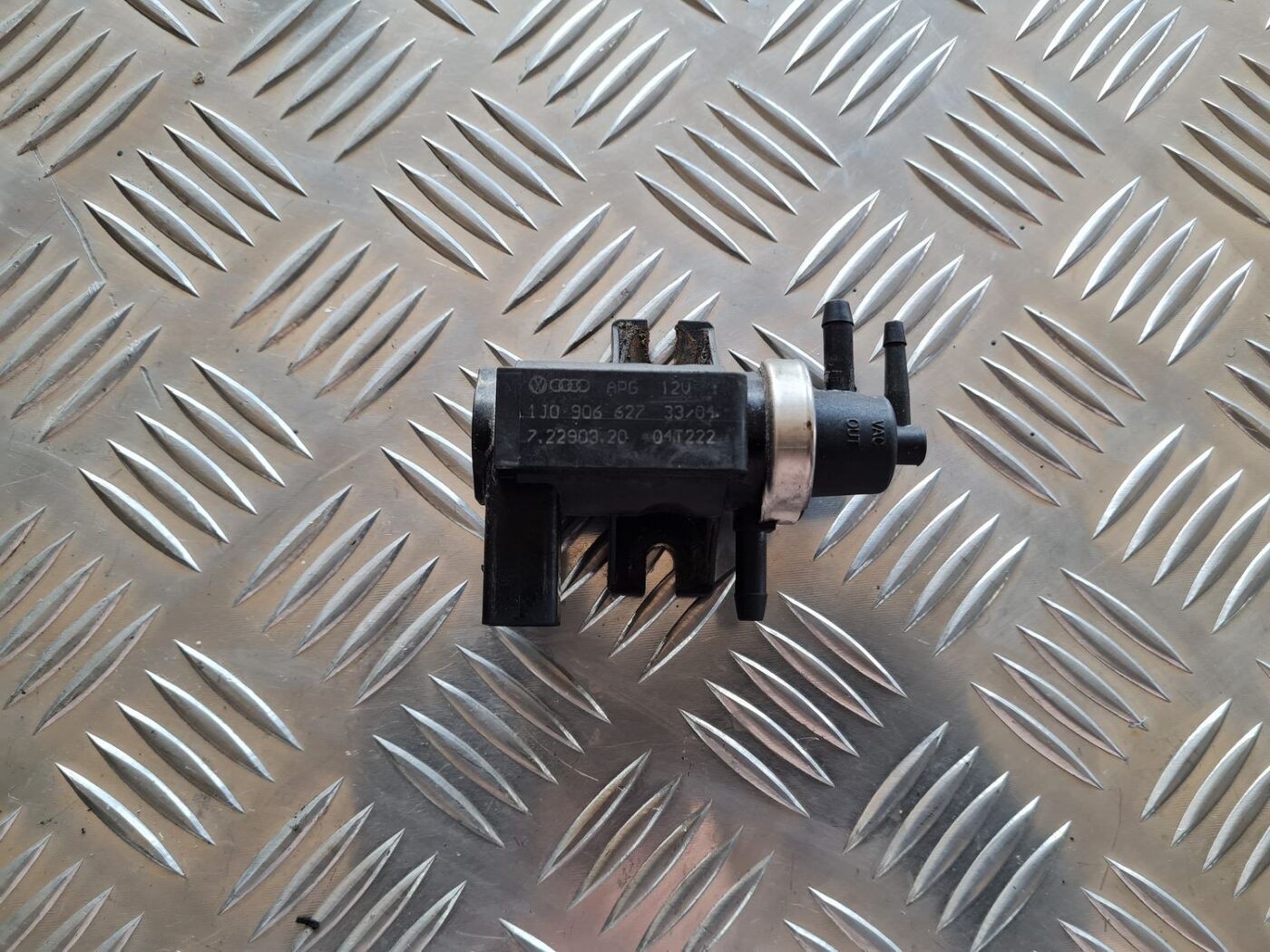 Solenoīda vakuuma vārsts priekš VW PASSAT 2004 UNIVERSAL GREY