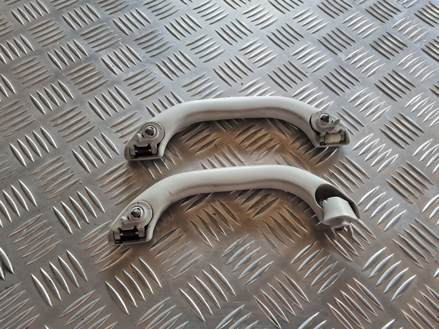 Salona rokturis griestos priekš VW PASSAT 2004 UNIVERSAL GREY 2 Salona rokturis griestos priekš VW PASSAT 2004 UNIVERSAL GREY