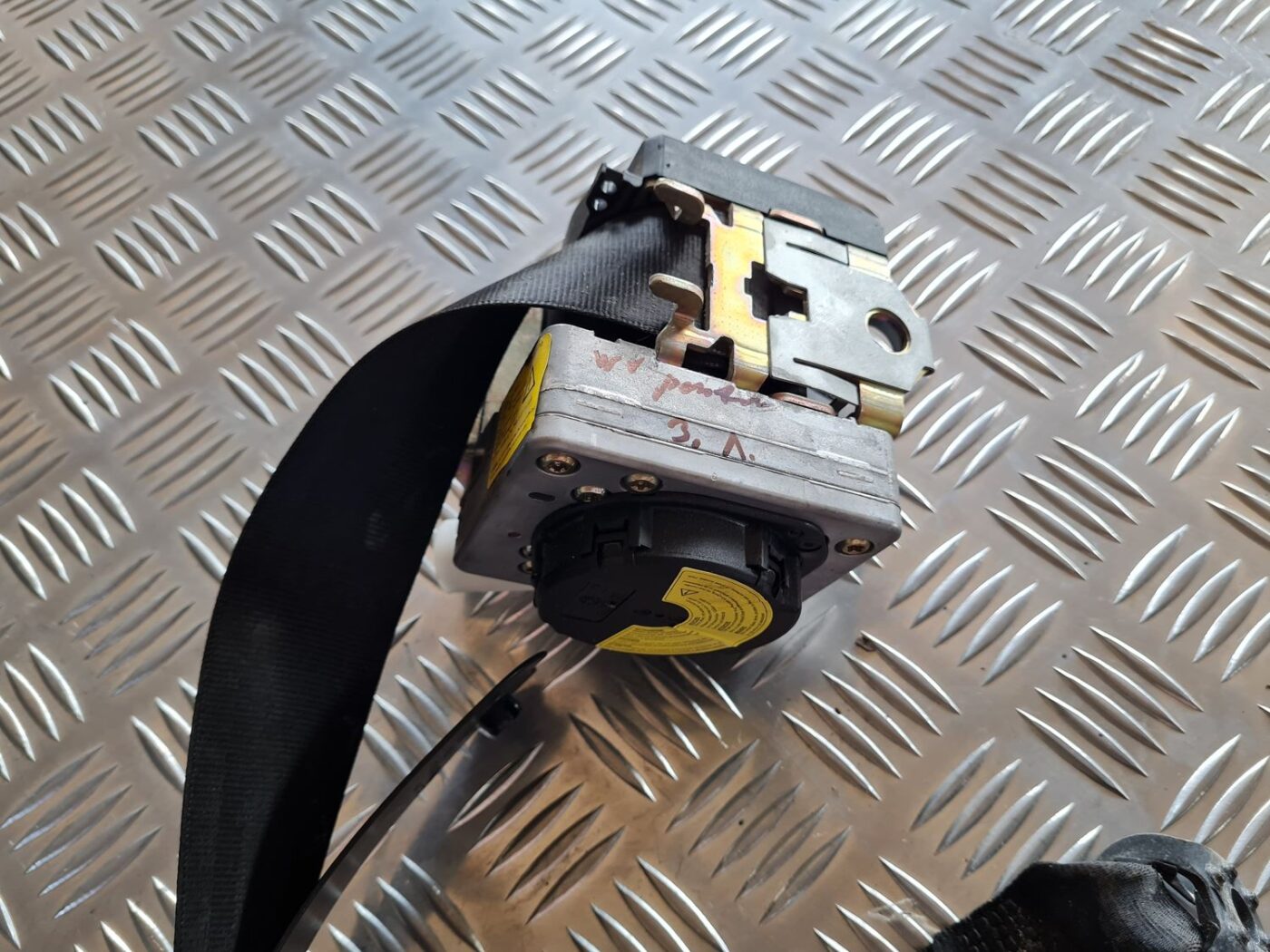 Aizmugurējā kreisa drošības josta priekš VW PASSAT 2004 UNIVERSAL GREY