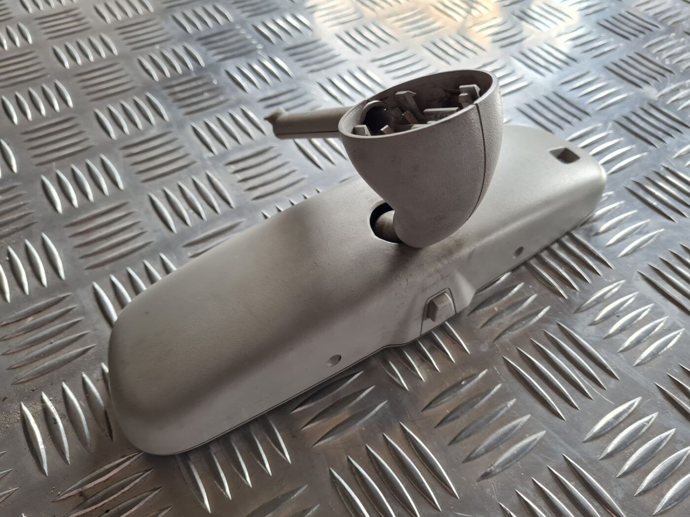 Salona atpakaļskata spogulis priekš VW PASSAT 2004 UNIVERSAL GREY 2 Salona atpakaļskata spogulis priekš VW PASSAT 2004 UNIVERSAL GREY