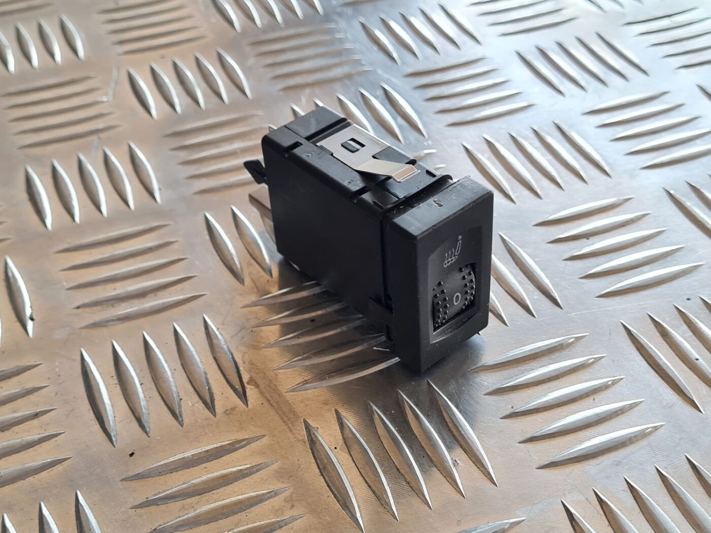 Sēdekļa apsildes ieslēgšanas poga priekš VW PASSAT 2004 UNIVERSAL GREY 1 Sēdekļa apsildes ieslēgšanas poga priekš VW PASSAT 2004 UNIVERSAL GREY