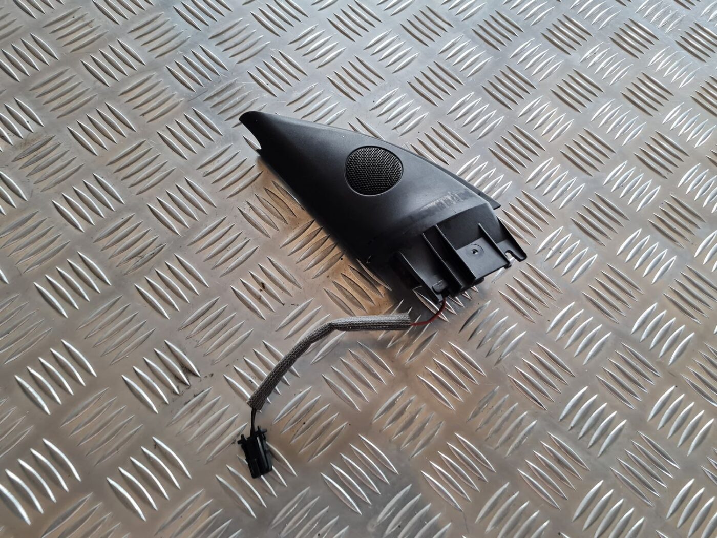 Durvju spoguļa apdares uzlika salonā (ar skaļruni) priekš VW PASSAT 2004 UNIVERSAL GREY