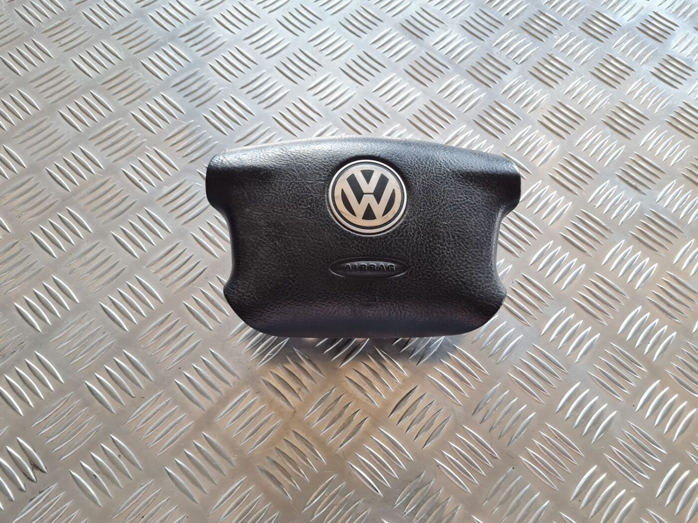 Stūres drošības spilvens priekš VW PASSAT 2004 UNIVERSAL GREY 1 Stūres drošības spilvens priekš VW PASSAT 2004 UNIVERSAL GREY