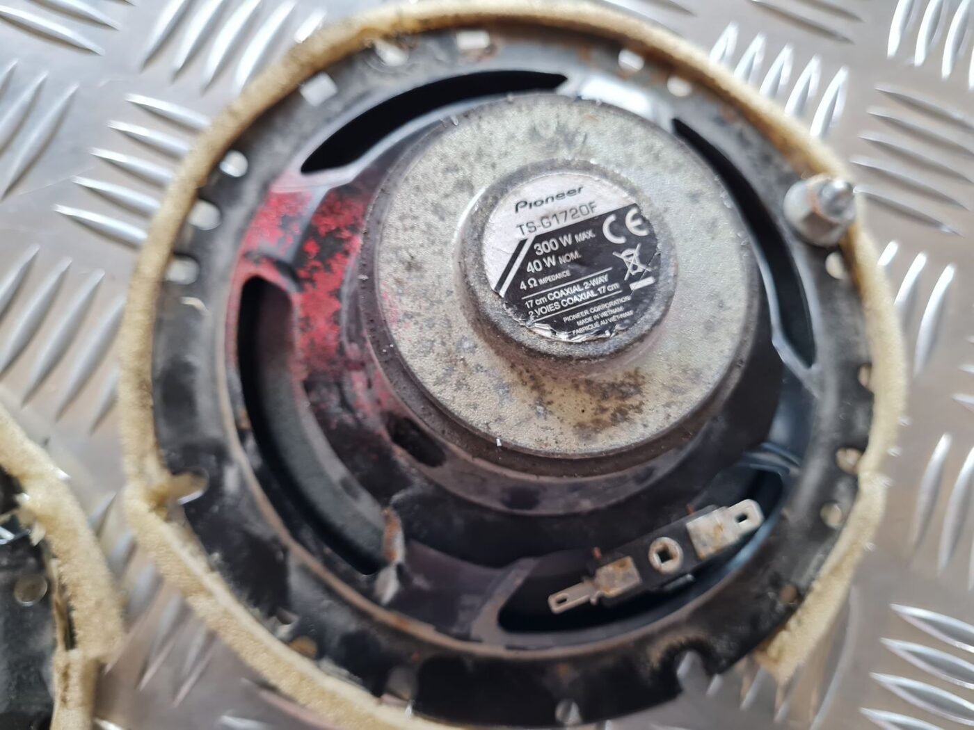 Durvju skaļrunis, apakšā priekš VW PASSAT 2004 UNIVERSAL GREY 3 Durvju skaļrunis, apakšā priekš VW PASSAT 2004 UNIVERSAL GREY