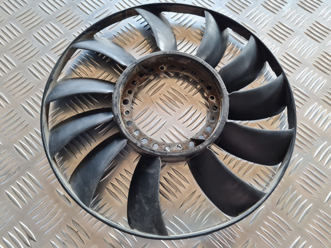 Dzesēšanas radiatora ventilators priekš VW PASSAT 2004 UNIVERSAL GREY