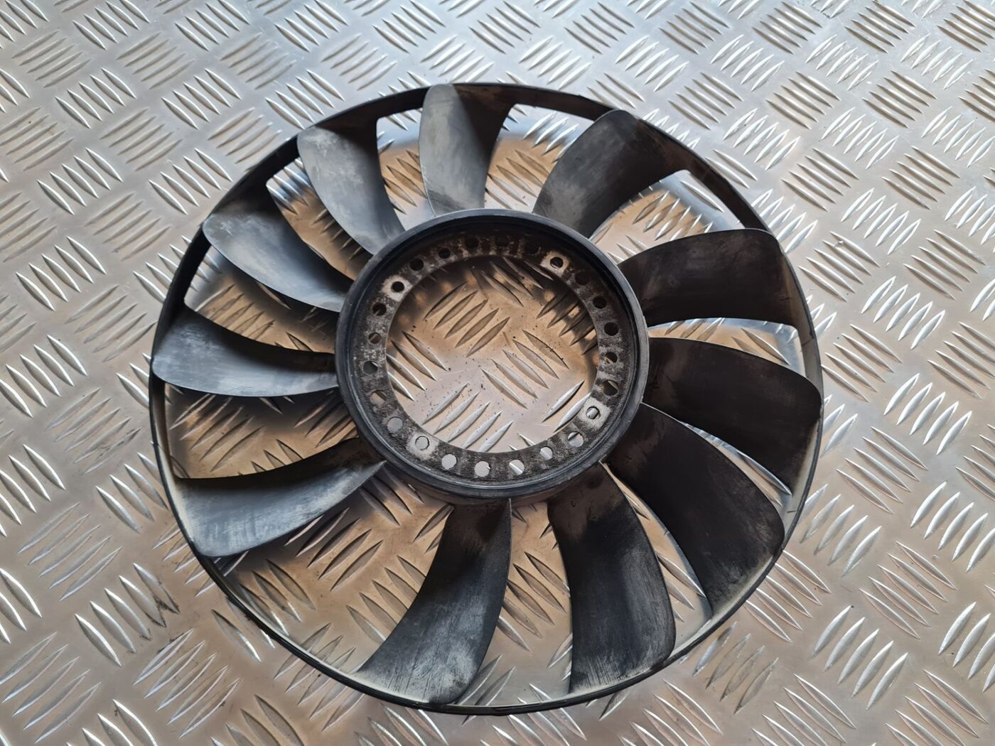 Dzesēšanas radiatora ventilators priekš VW PASSAT 2004 UNIVERSAL GREY
