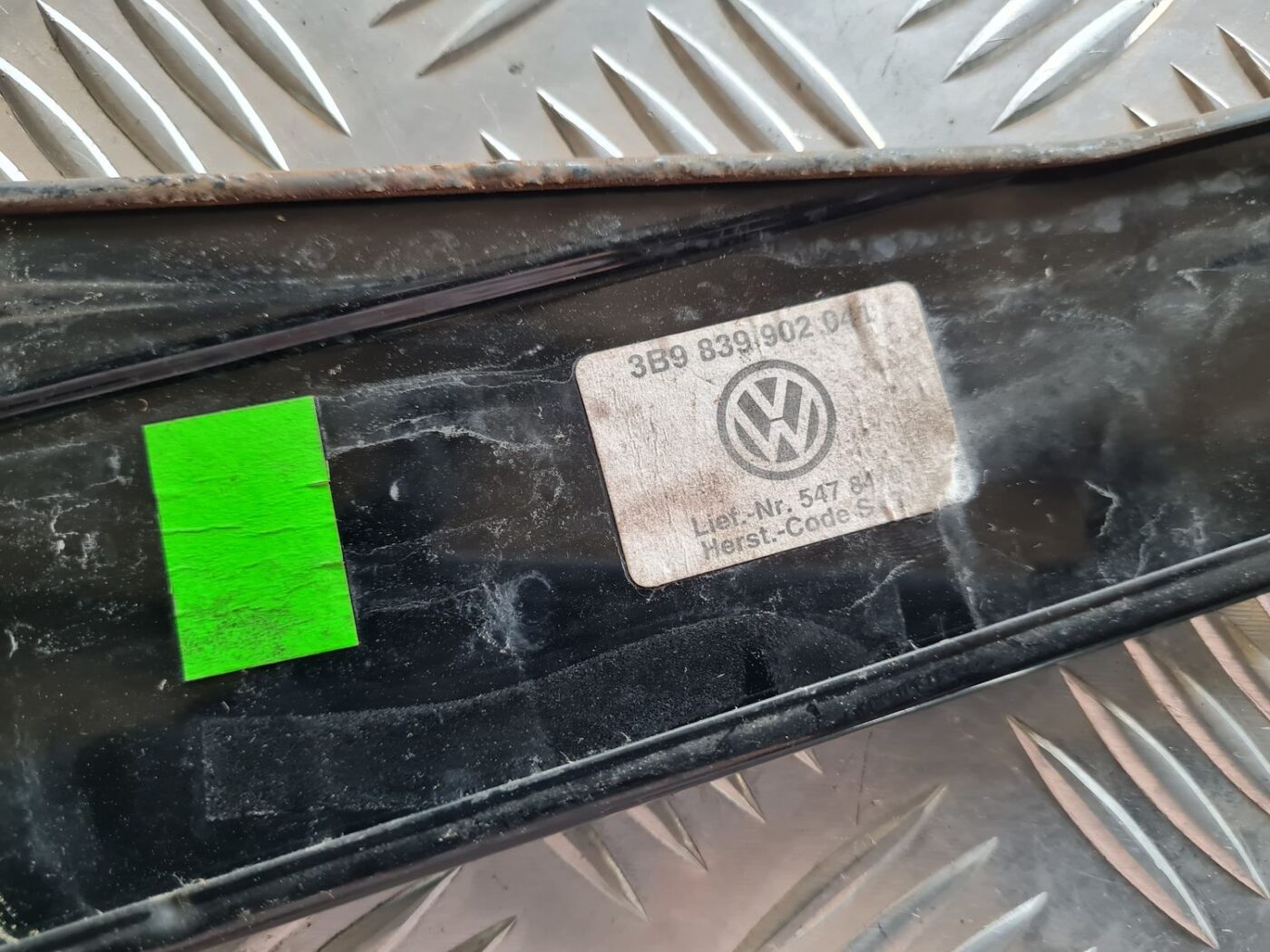 Durvju stikla moldings priekš VW PASSAT 2004 UNIVERSAL GREY 3 Durvju stikla moldings priekš VW PASSAT 2004 UNIVERSAL GREY