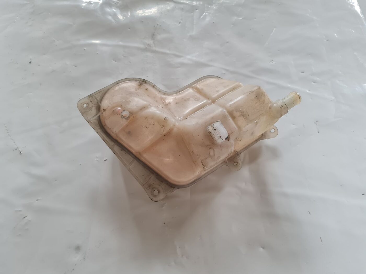 Dzesēšanas šķidruma tvertne priekš VW PASSAT 2004 UNIVERSAL GREY 2 Dzesēšanas šķidruma tvertne priekš VW PASSAT 2004 UNIVERSAL GREY