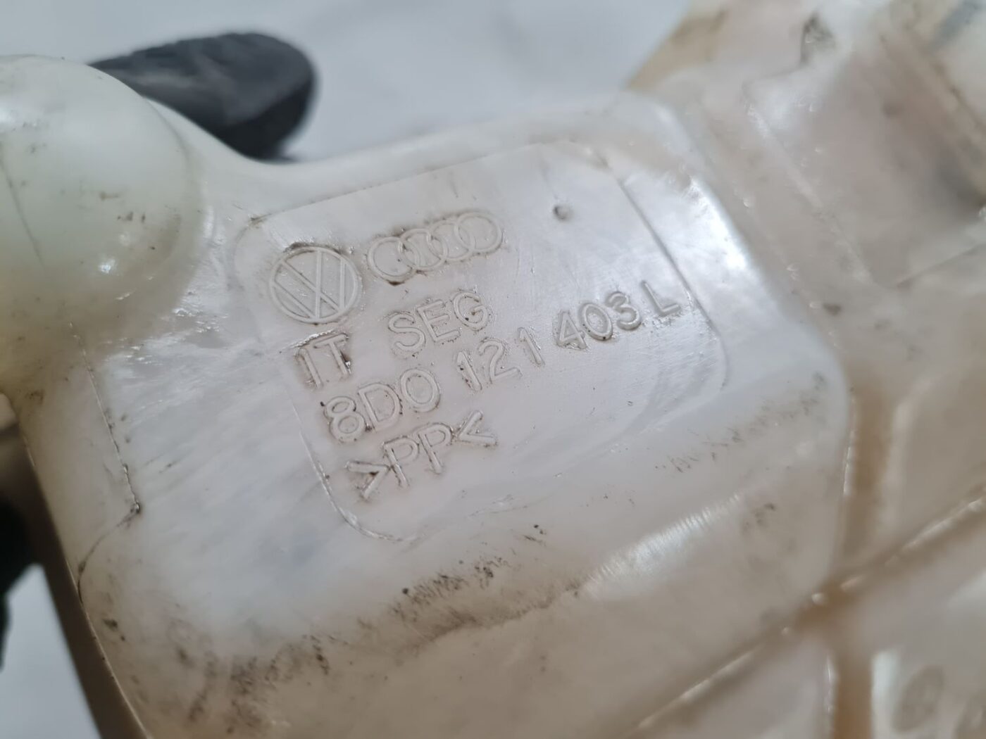 Dzesēšanas šķidruma tvertne priekš VW PASSAT 2004 UNIVERSAL GREY 3 Dzesēšanas šķidruma tvertne priekš VW PASSAT 2004 UNIVERSAL GREY