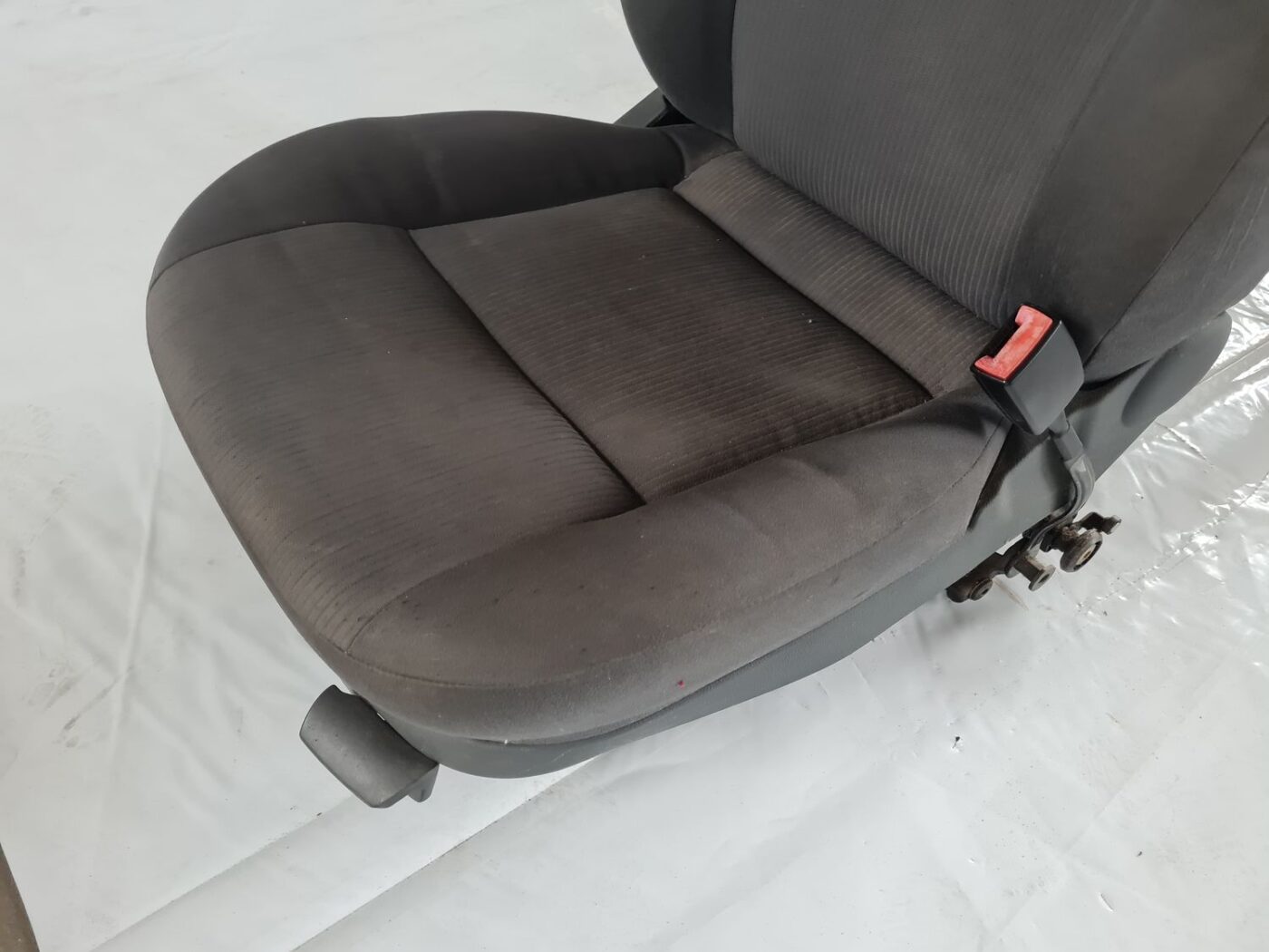 Priekšējais labais sēdeklis priekš VW PASSAT 2004 UNIVERSAL GREY