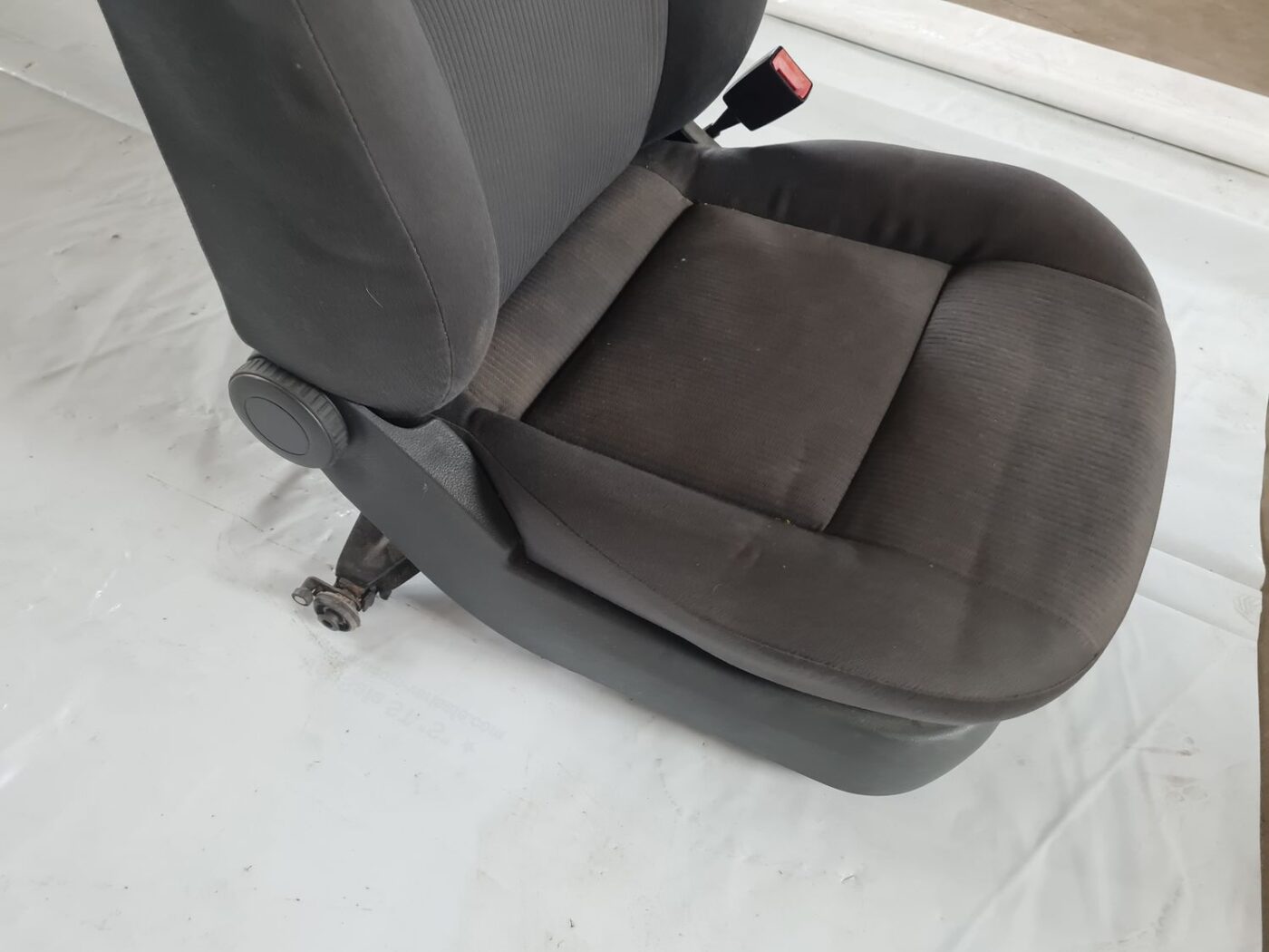 Priekšējais labais sēdeklis priekš VW PASSAT 2004 UNIVERSAL GREY