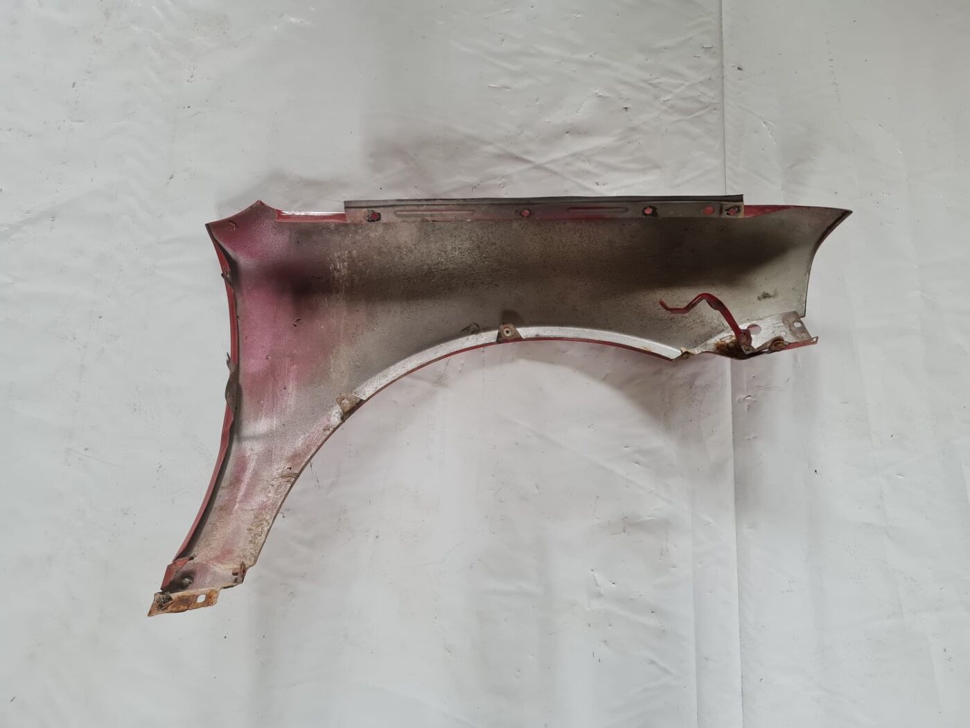 Priekšējais kreisais spārns priekš VW PASSAT 2004 UNIVERSAL GREY