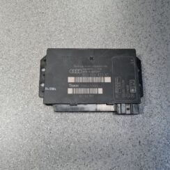 Komforta vadības bloks priekš AUDI A4 AVANT 2004