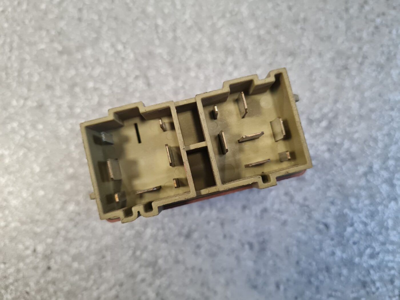 Drošinātāju releja priekš VOLVO 850 1995 4 Drošinātāju releja priekš VOLVO 850 1995