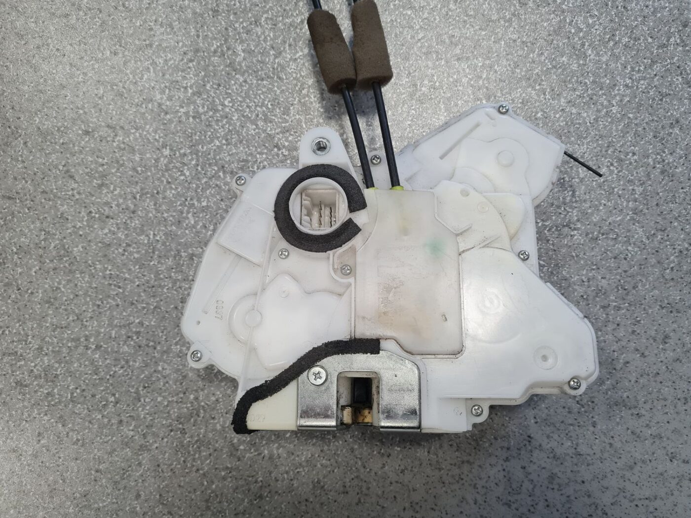 Priekšējo kreiso durvju slēdzene priekš HONDA CIVIC 2006 2 Priekšējo kreiso durvju slēdzene priekš HONDA CIVIC 2006