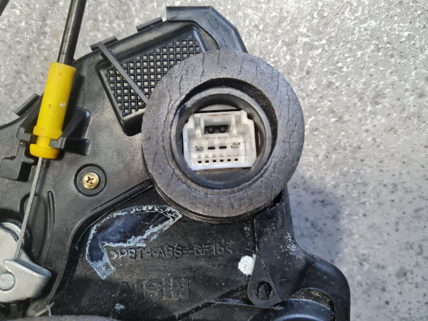 Priekšējo labo durvju slēdzene priekš TOYOTA RAV 4 2006 7 Priekšējo labo durvju slēdzene priekš TOYOTA RAV 4 2006