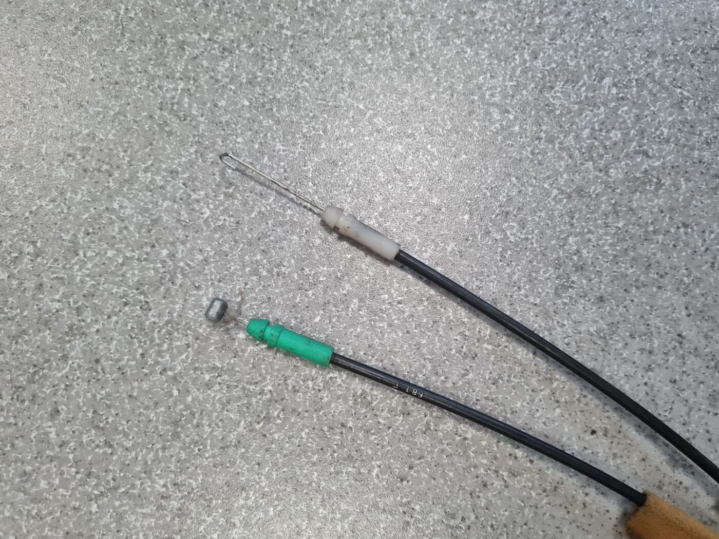 Priekšējo labo durvju slēdzene priekš TOYOTA RAV 4 2006 3 Priekšējo labo durvju slēdzene priekš TOYOTA RAV 4 2006