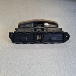 Mērinstrumentu paneļa gaisa vads, centrā priekš BMW 520D E60 2006 ENG.