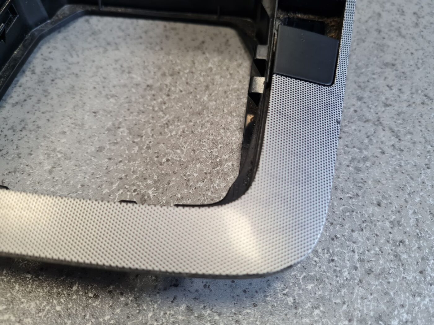 Dekoratīvs rāmis pārnesumu selektoram priekš VW PASSAT B6 2006 ANGL. UNIVERSAL