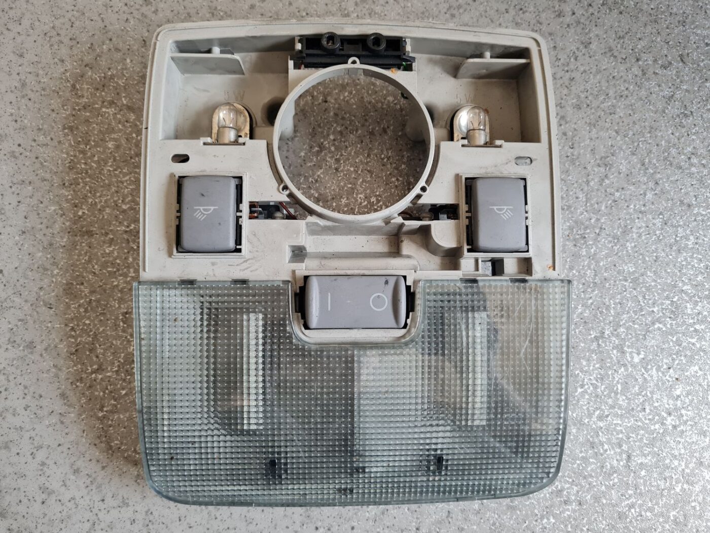 Salona apgaismojuma panelis priekš AUDI A4 1999 2 Salona apgaismojuma panelis priekš AUDI A4 1999