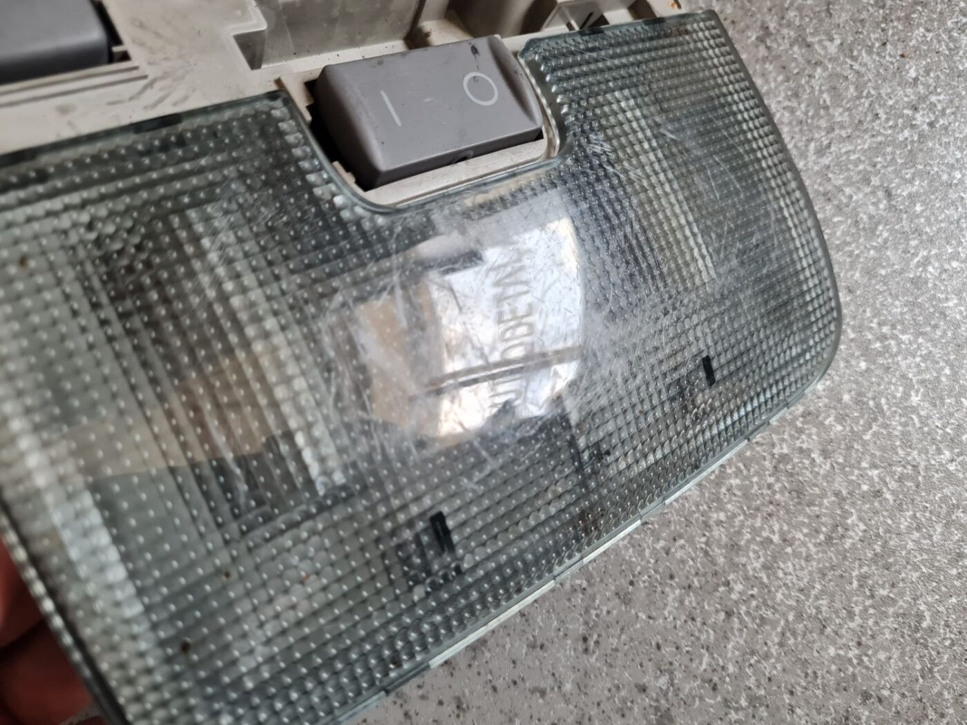 Salona apgaismojuma panelis priekš AUDI A4 1999 9 Salona apgaismojuma panelis priekš AUDI A4 1999