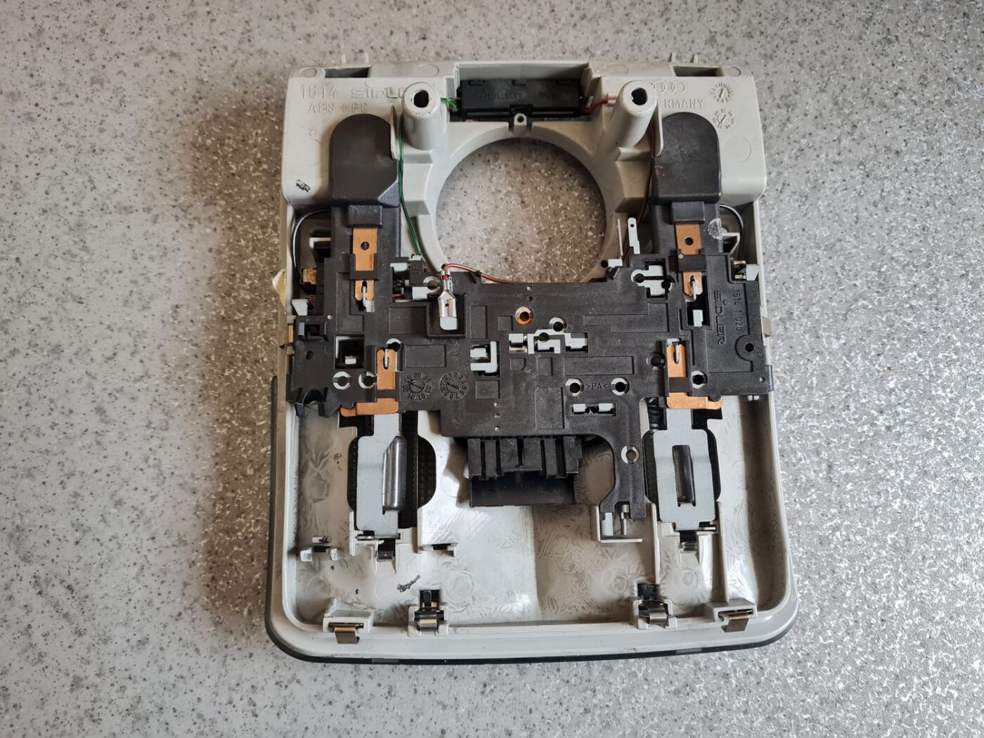 Salona apgaismojuma panelis priekš AUDI A4 1999 8 Salona apgaismojuma panelis priekš AUDI A4 1999