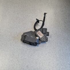 Aizmugurējo labo durvju slēdzene priekš VOLVO V70 1997