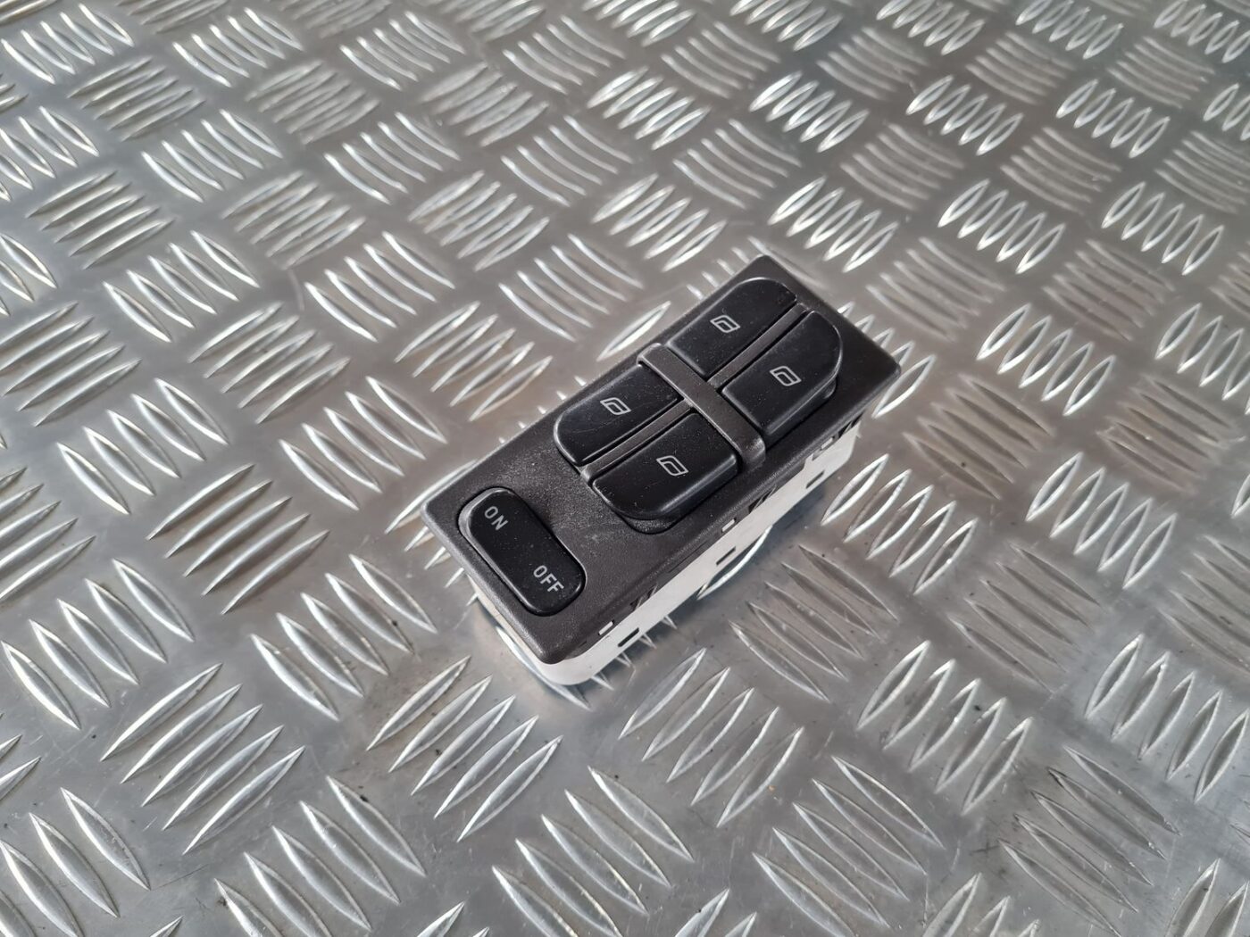 Šofera durvju slēdža pogas priekš SAAB 9-5 1999 1 Šofera durvju slēdža pogas priekš SAAB 9-5 1999