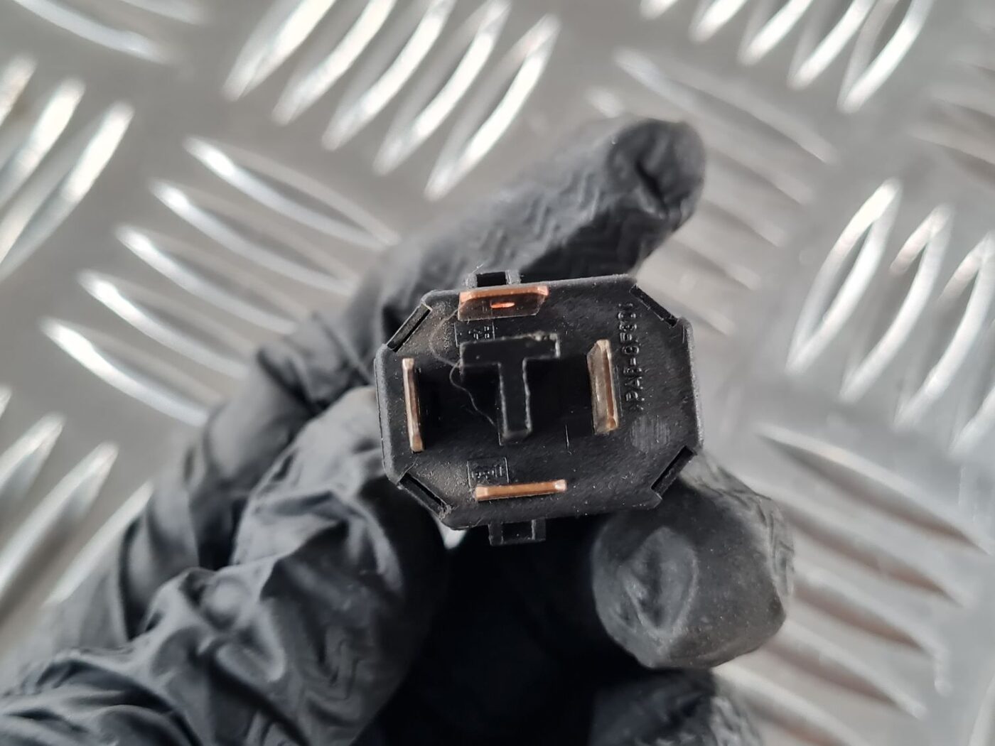 Bremžu signāla slēdzis priekš SAAB 9-5 1999 3 Bremžu signāla slēdzis priekš SAAB 9-5 1999