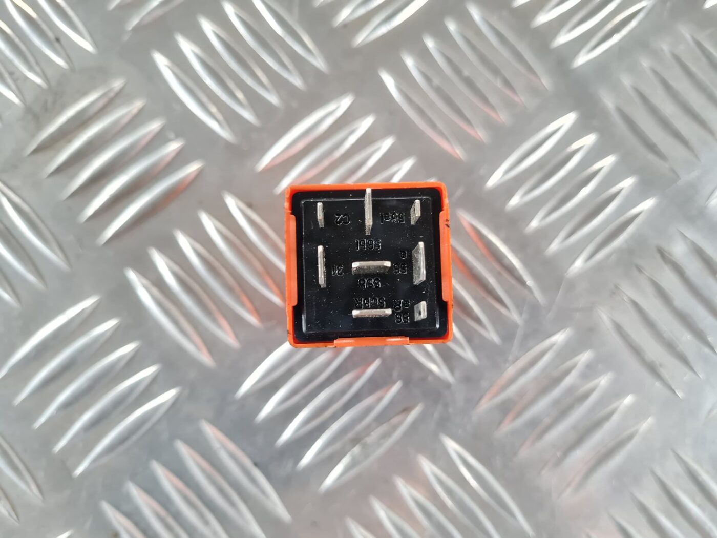 Priekšējo lukturu releja priekš SAAB 9-5 1999 3 Priekšējo lukturu releja priekš SAAB 9-5 1999