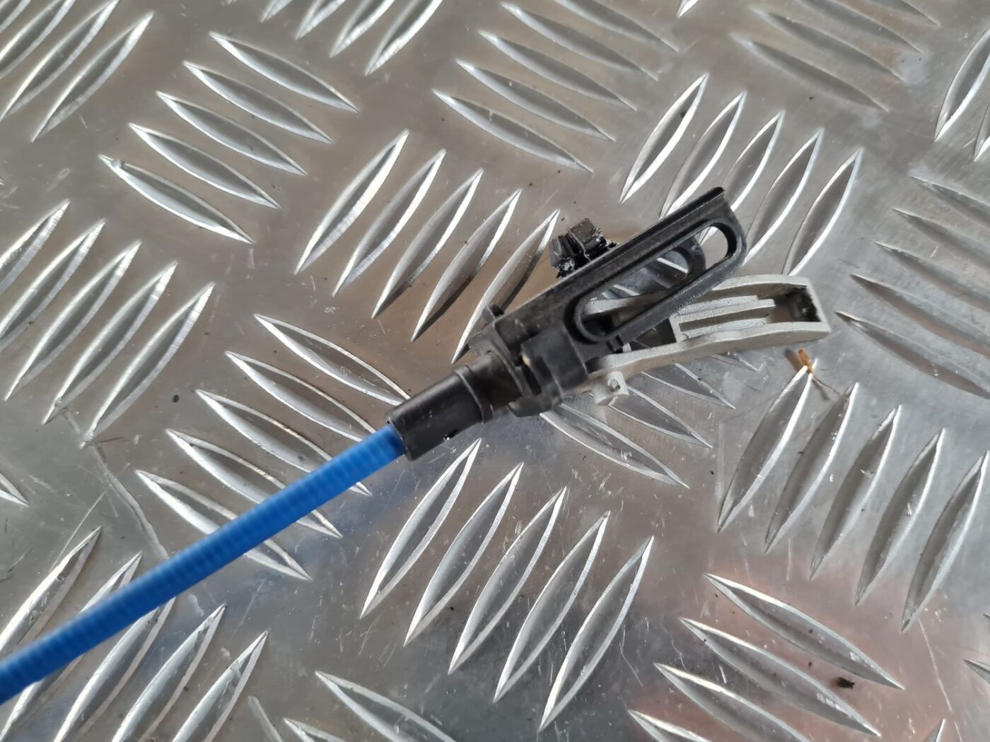 Priekšējo kreiso durvju slēdzene priekš SAAB 9-5 1999 3 Priekšējo kreiso durvju slēdzene priekš SAAB 9-5 1999