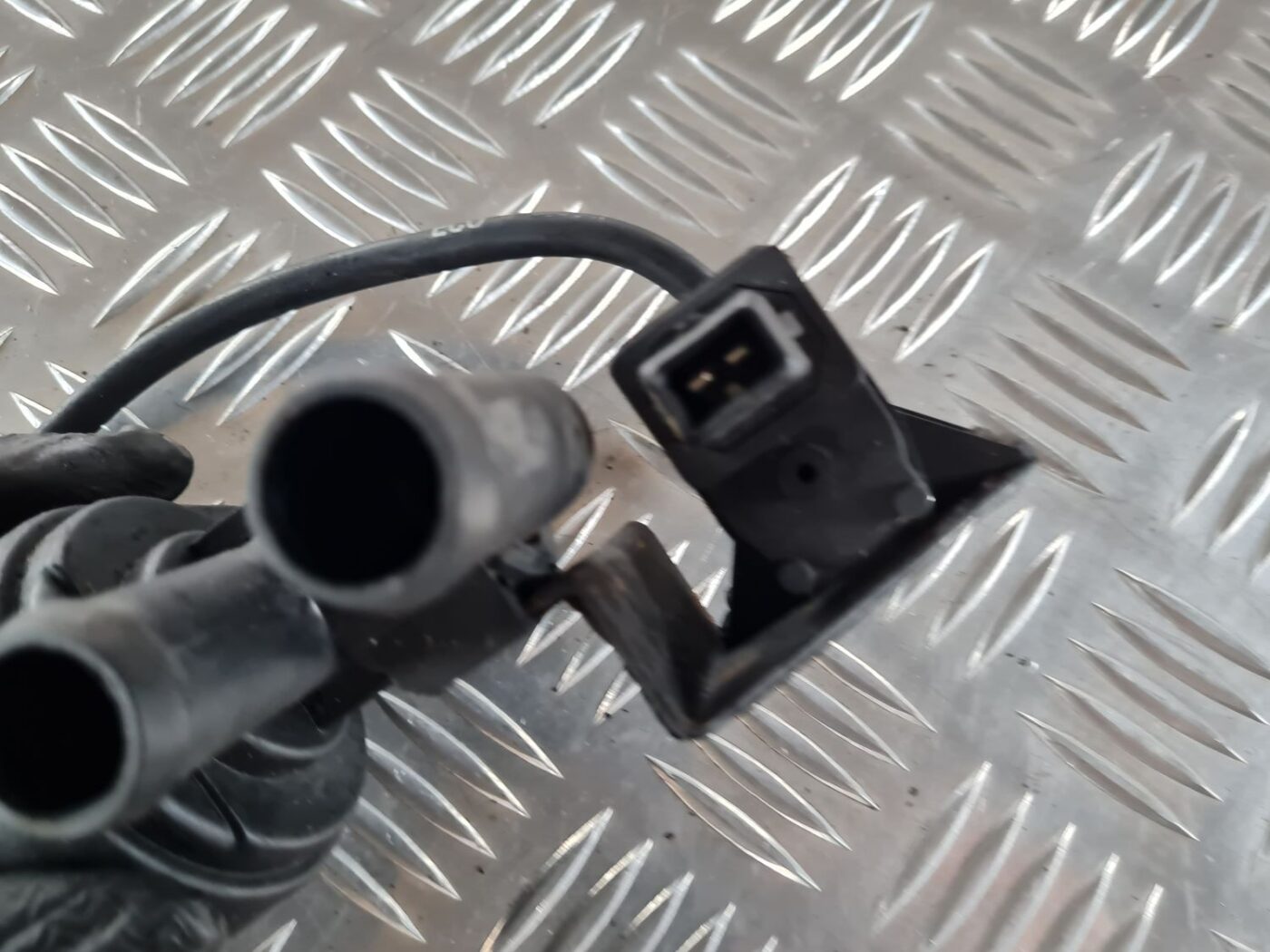 Solenoīda vakuuma vārsts priekš SAAB 9-5 1999 5 Solenoīda vakuuma vārsts priekš SAAB 9-5 1999