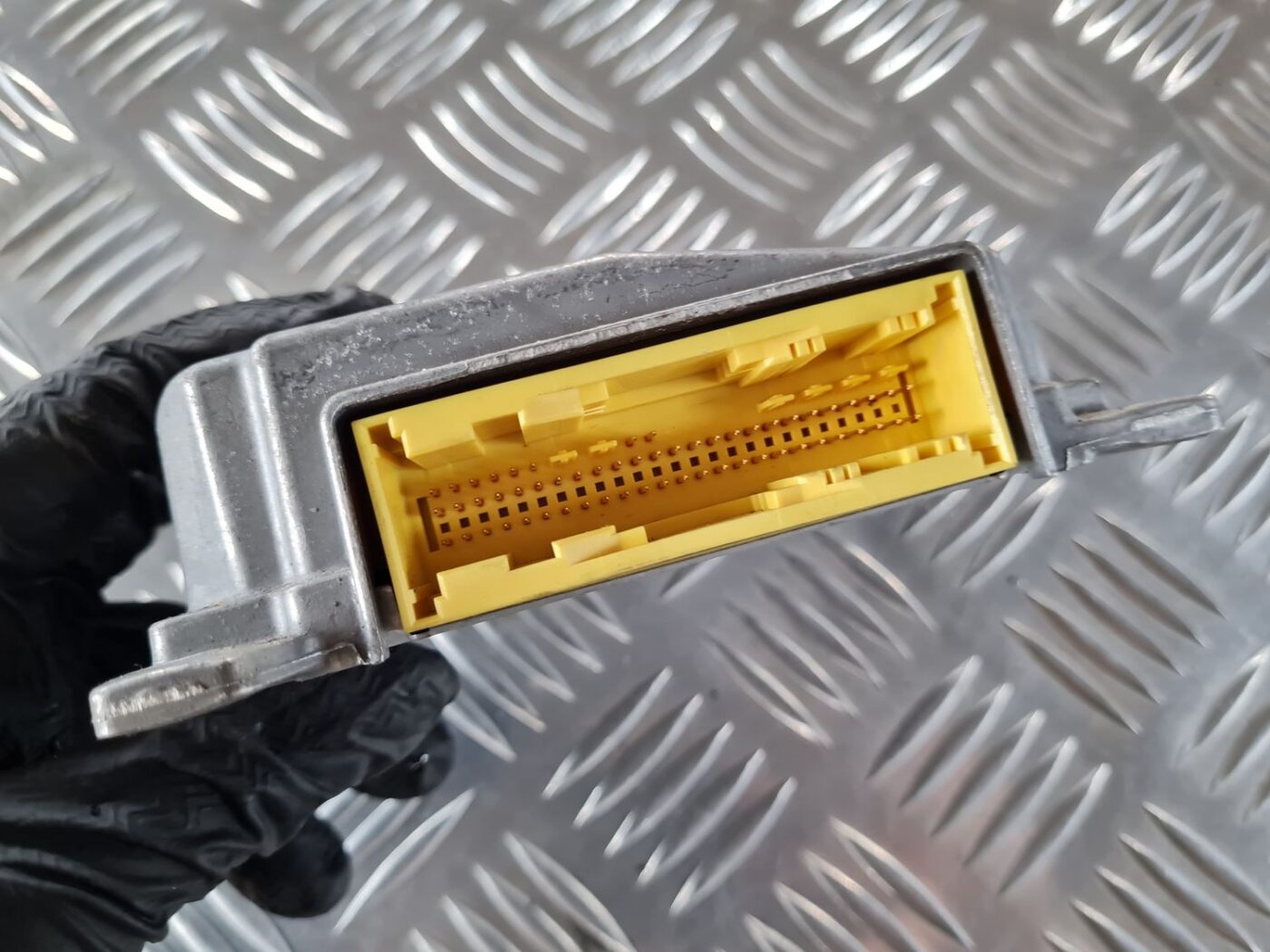 Drošības spilvena vadības bloks priekš SAAB 9-5 1999 4 Drošības spilvena vadības bloks priekš SAAB 9-5 1999