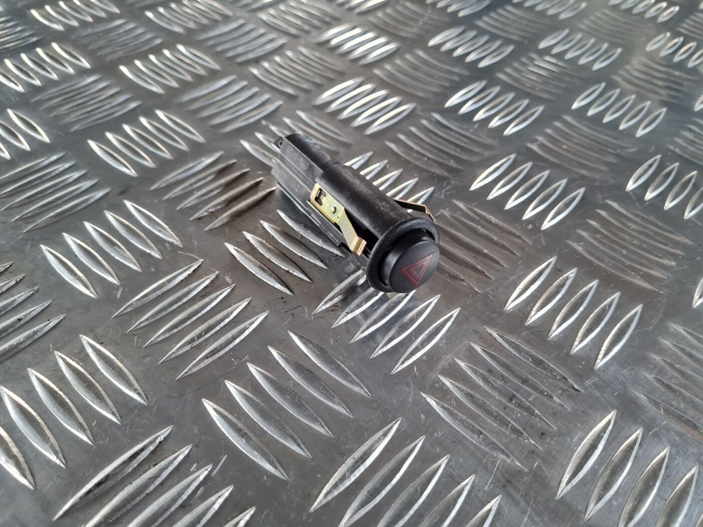 Trauksmes poga priekš SAAB 9-5 1999 1 Trauksmes poga priekš SAAB 9-5 1999