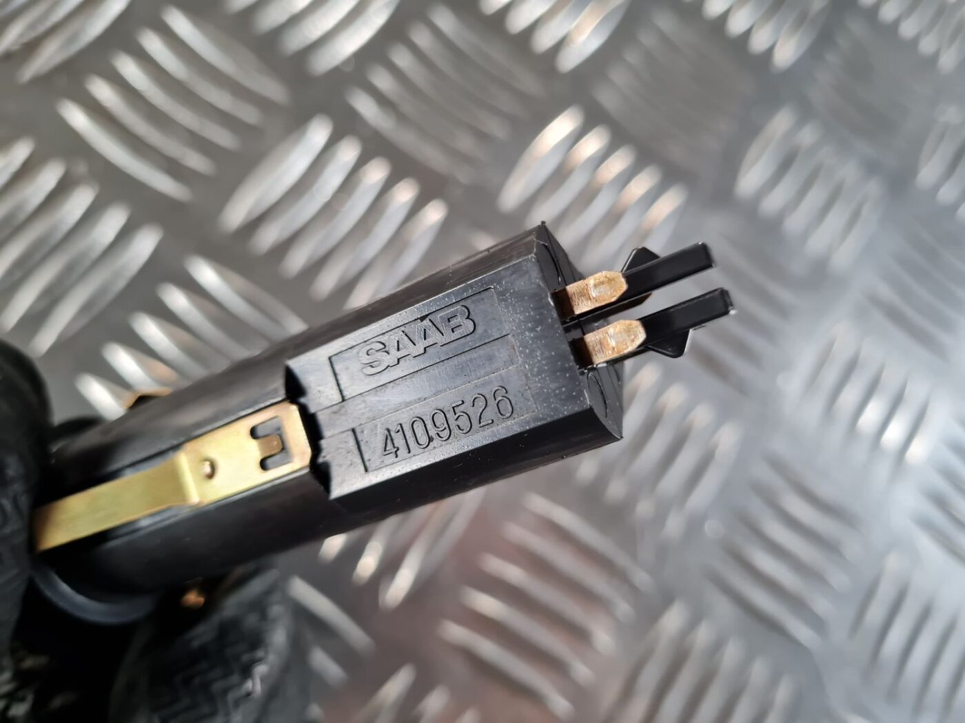 Trauksmes poga priekš SAAB 9-5 1999 2 Trauksmes poga priekš SAAB 9-5 1999