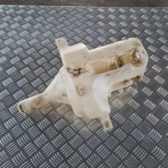 Mazgātāja šķidruma tvertne priekš SAAB 9-5 1999