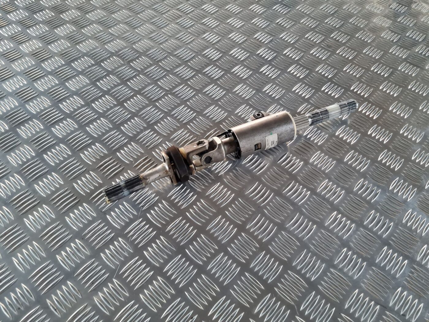 Stūres statnes kardāns priekš SAAB 9-5 1999