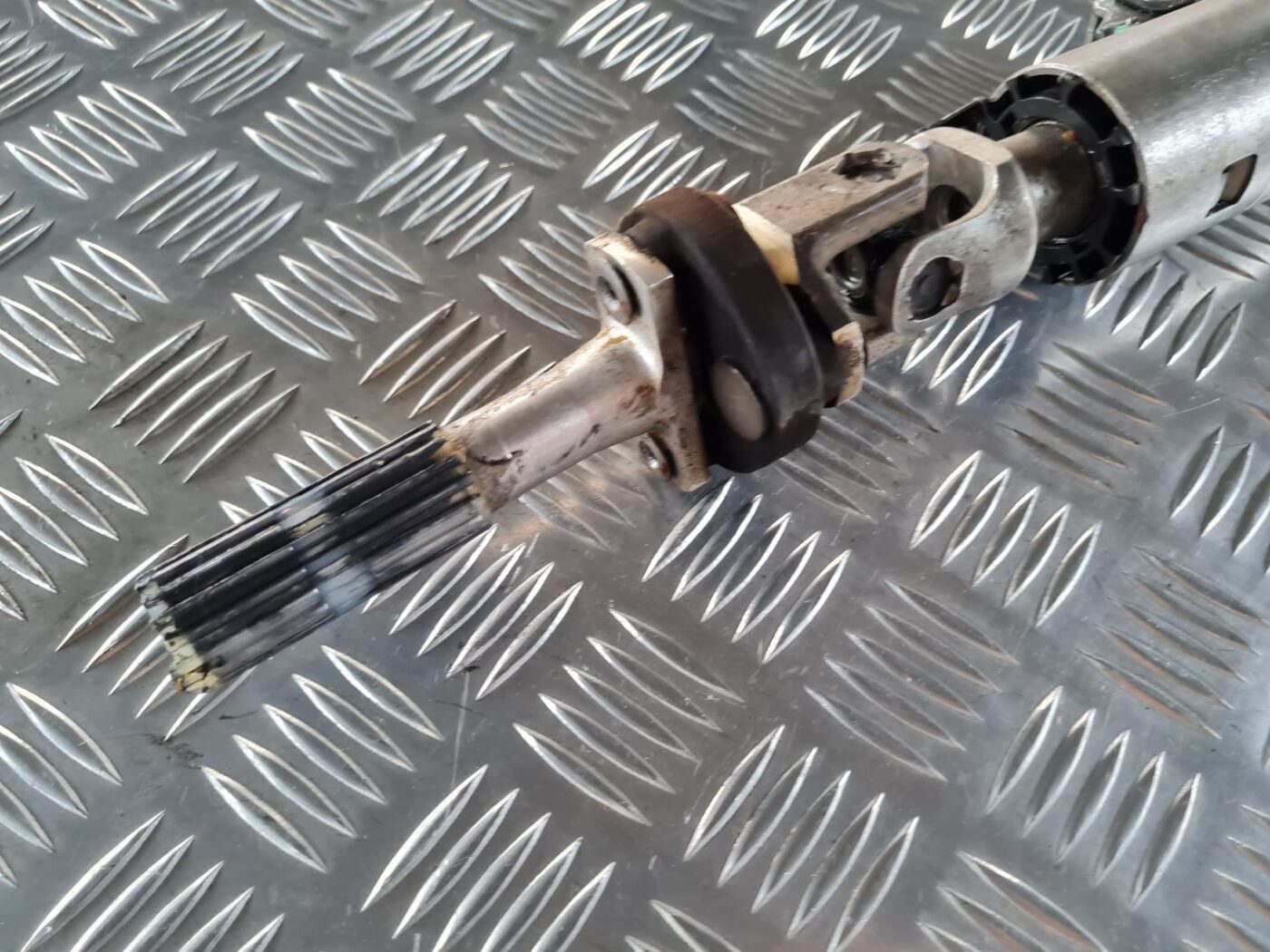 Stūres statnes kardāns priekš SAAB 9-5 1999