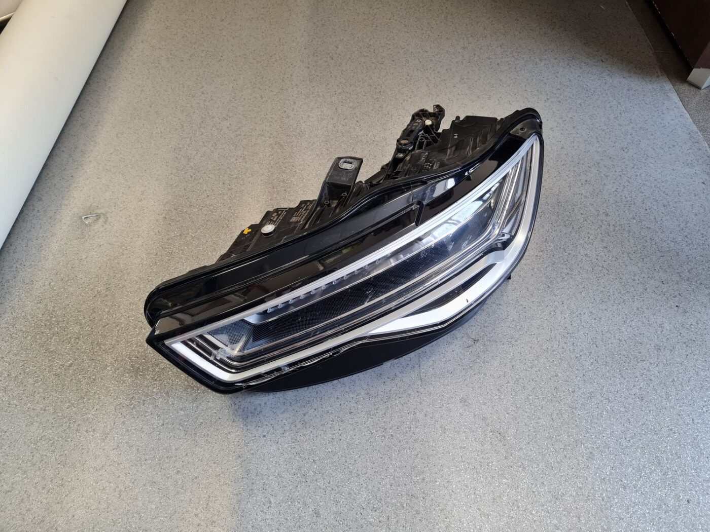 Priekšējais kreisais lukturis priekš AUDI A6 2012-2017 1 Priekšējais kreisais lukturis priekš AUDI A6 2012-2017