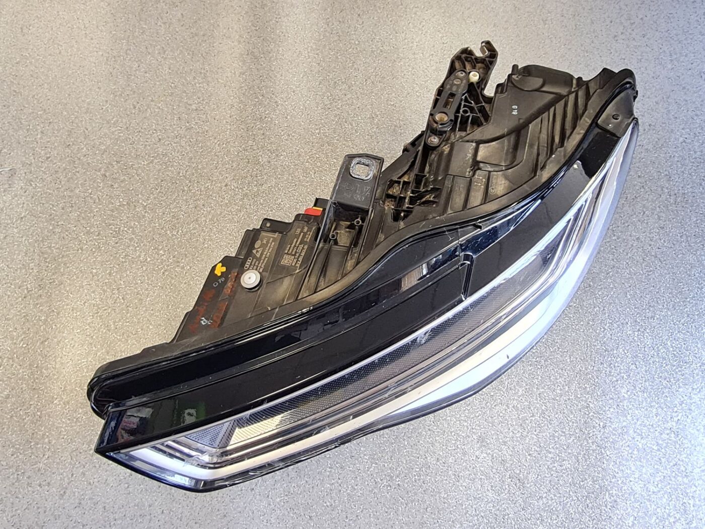 Priekšējais kreisais lukturis priekš AUDI A6 2012-2017 27 Priekšējais kreisais lukturis priekš AUDI A6 2012-2017