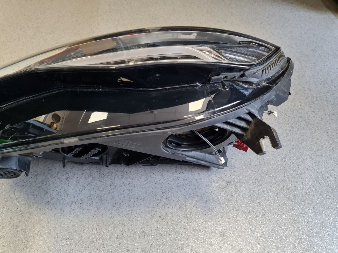 Priekšējais kreisais lukturis priekš AUDI A6 2012-2017 17 Priekšējais kreisais lukturis priekš AUDI A6 2012-2017