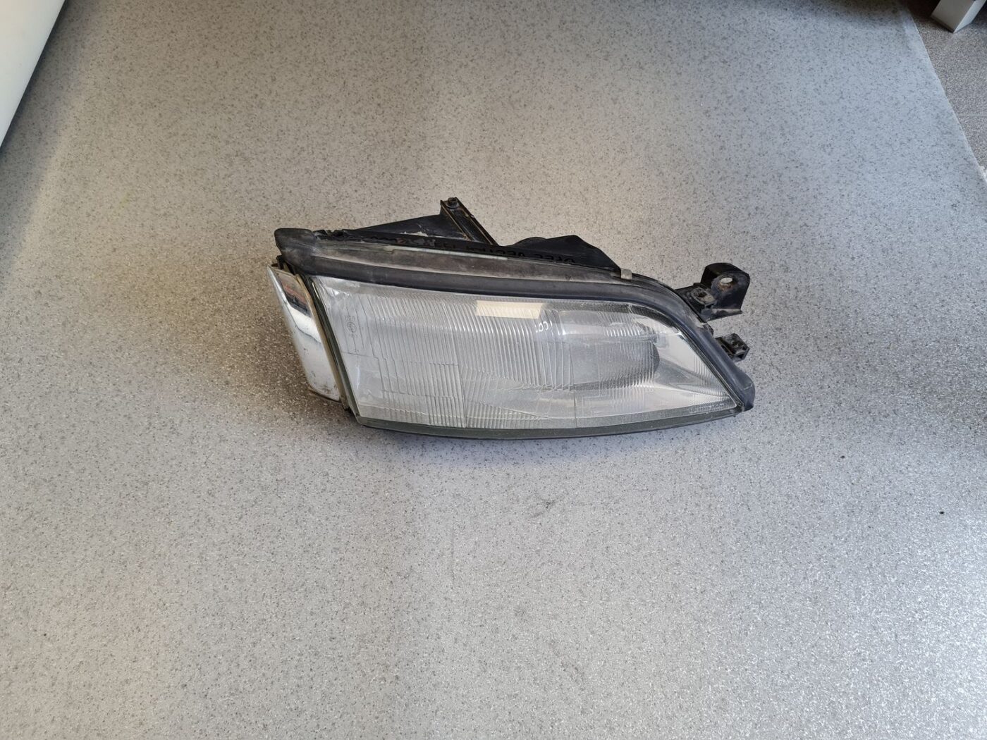 Priekšējais labais lukturis priekš OPEL VECTRA B 1995-2000