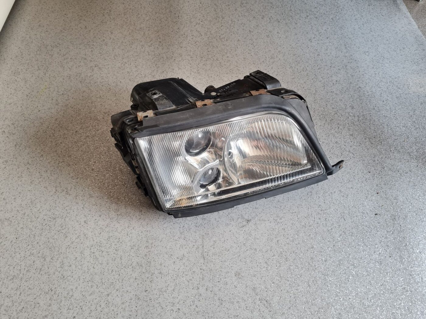 Priekšējais labais lukturis priekš AUDI A6 1994-1997 1 Priekšējais labais lukturis priekš AUDI A6 1994-1997